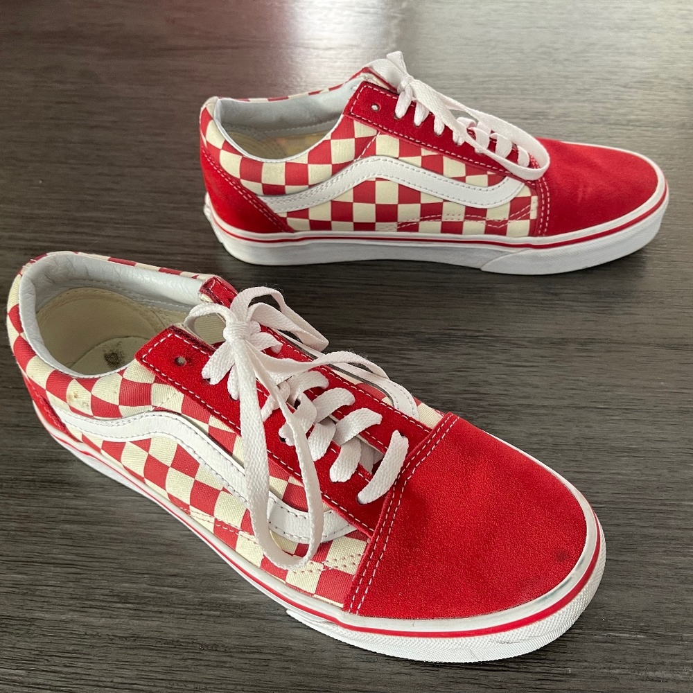 Women’s size 8, men’s size 6.5 Van’s Off the Wall sneakers